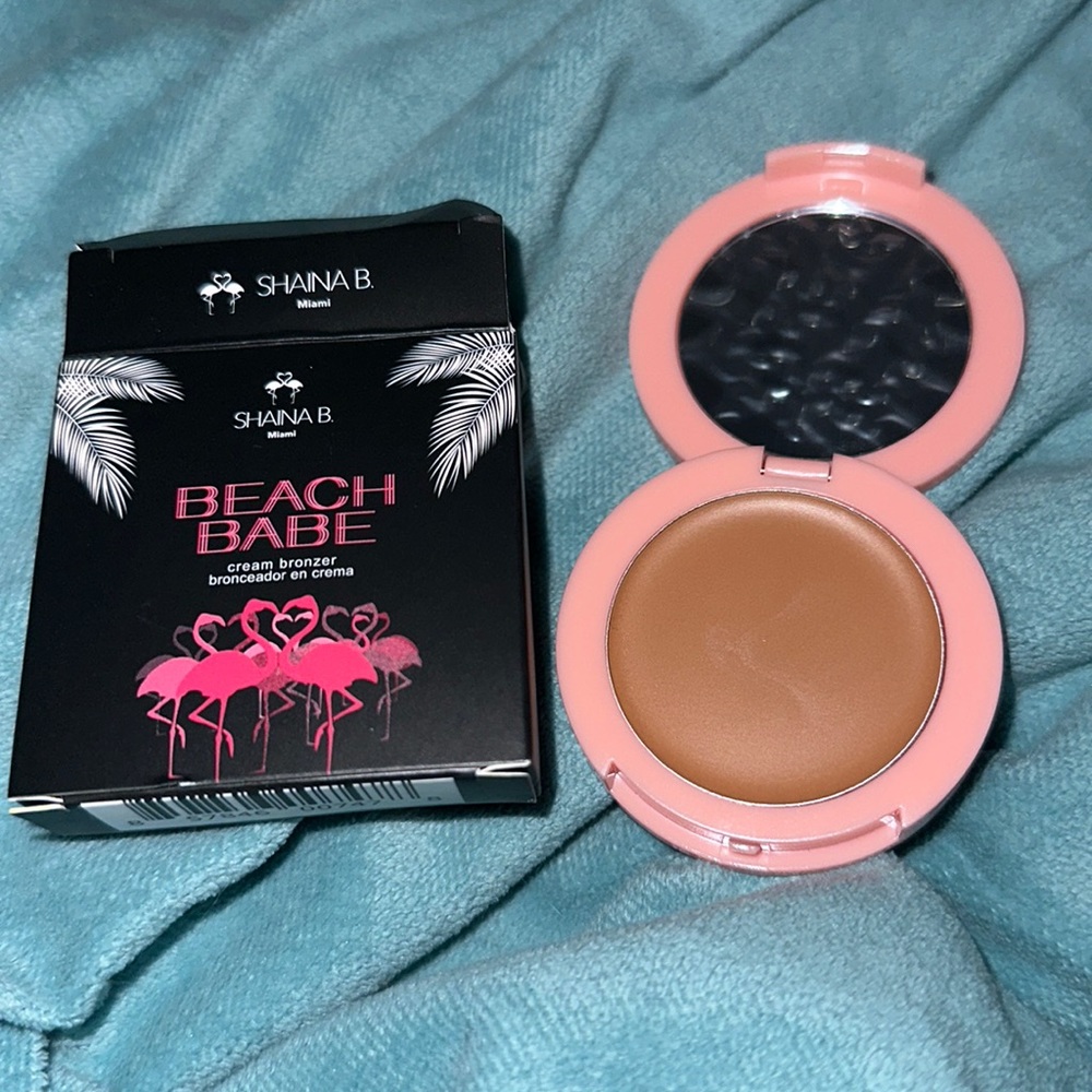 SHAINA B MIAMI
Cream Bronzer in Beach Babe New in box make offer